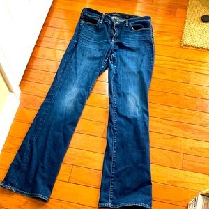 Lucky jeans. Great preowned condition. Size: 31 regular